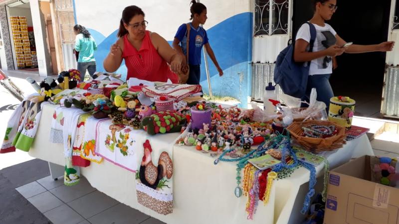 CAPS realiza feira de artesanato durante a semana em Barra da Estiva