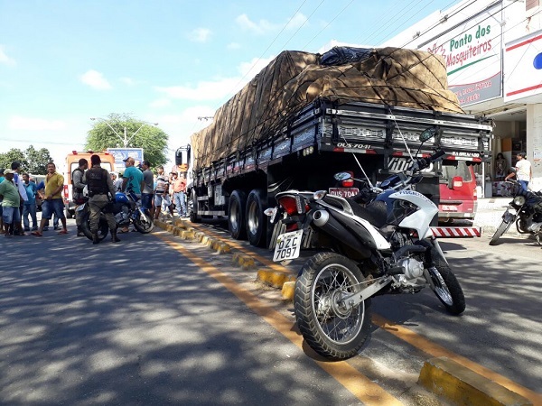 Homem é atropelado por caminhão na Avenida Centenário em Brumado