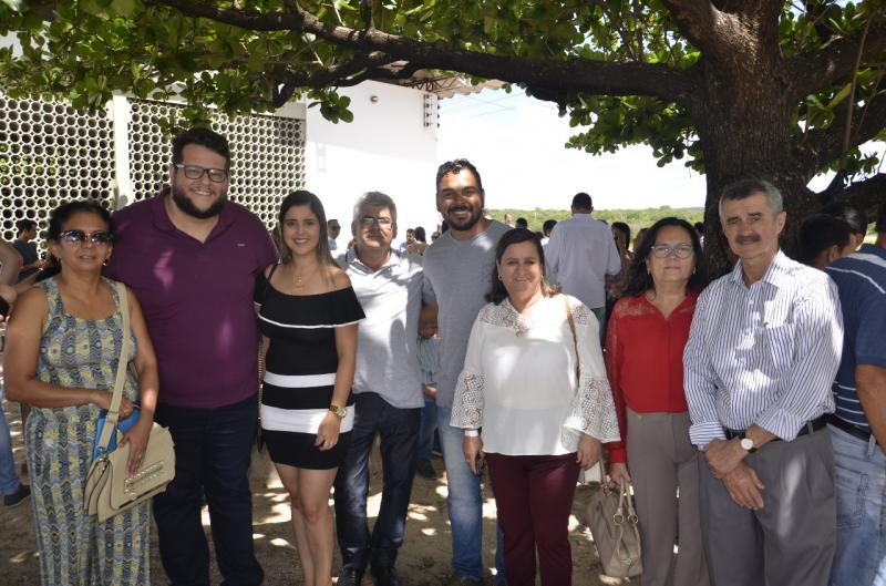 Prefeita de Aracatu recepciona Rui Costa em Brumado e aproveita para cobrar benefícios para o município