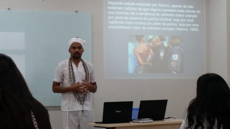 Após ser aprovado com louvor, estudante de Direito da Uneb Campus XX  de Brumado apresenta artigo em evento de nível nacional 