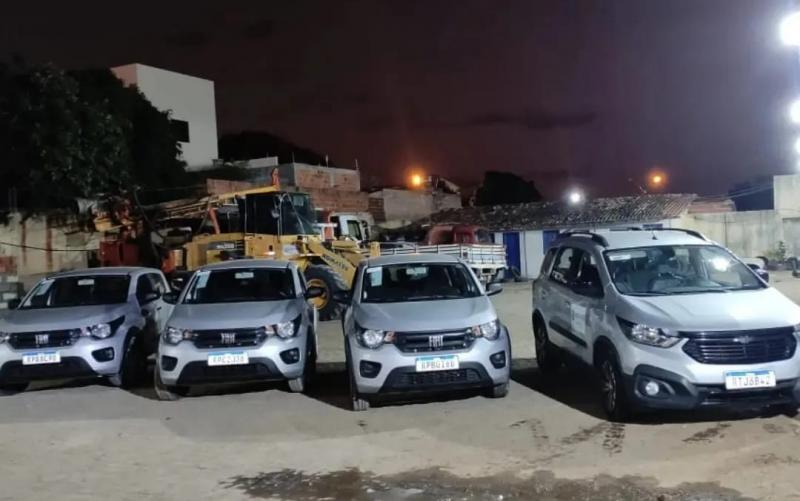 Prefeitura de Aracatu entrega seis novos veículos ao município