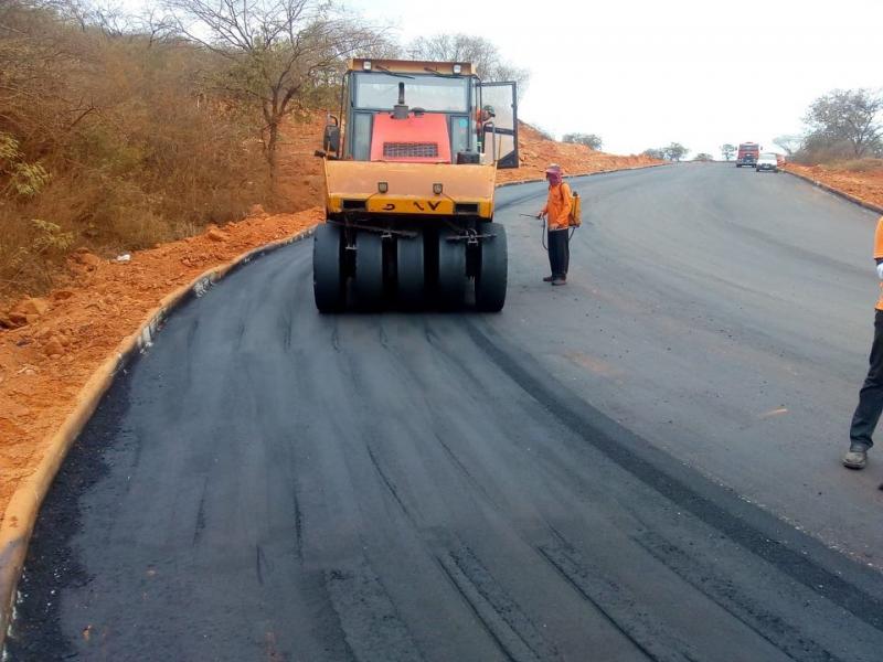Brumado: Obras de pavimentação são realizadas da BR-030 ao centro da cidade