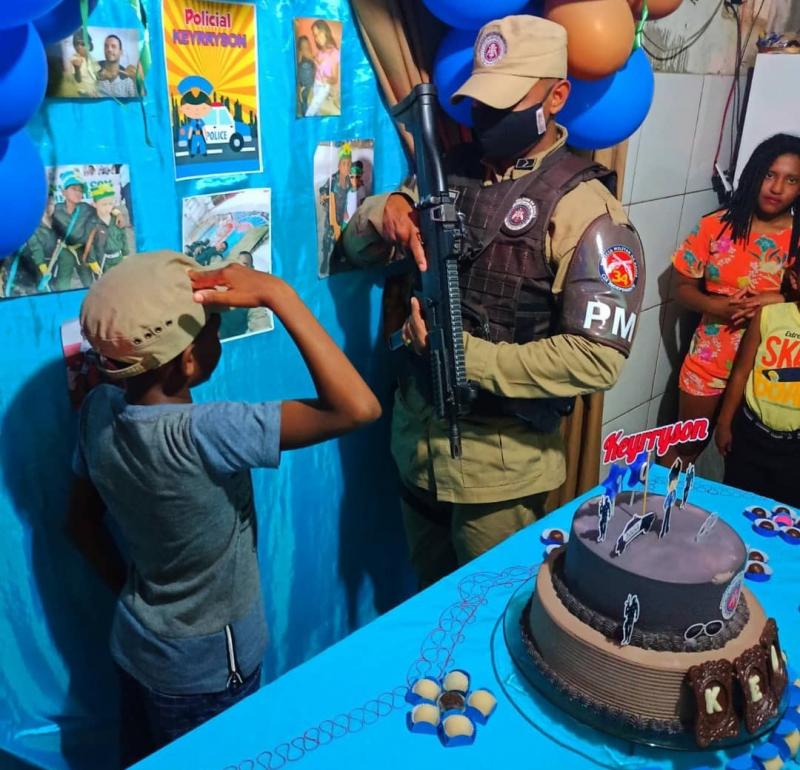 Em Ituaçu, menino ganha festa de aniversário com tema da PM