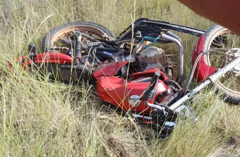 Colisão entre carro e moto deixa vítima fatal na BA-623 entre Vila Mariana e Maetinga