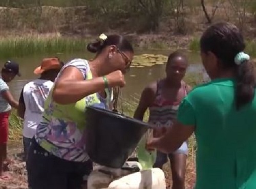 Feira: Moradores de distrito seguem há 1 mês sem abastecimento e usam água barrenta