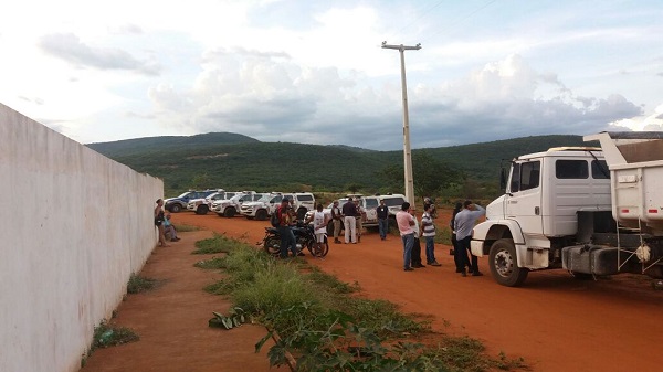 Prefeitura de Brumado com apoio da Polícia Militar retoma terreno ao lado do IFBA