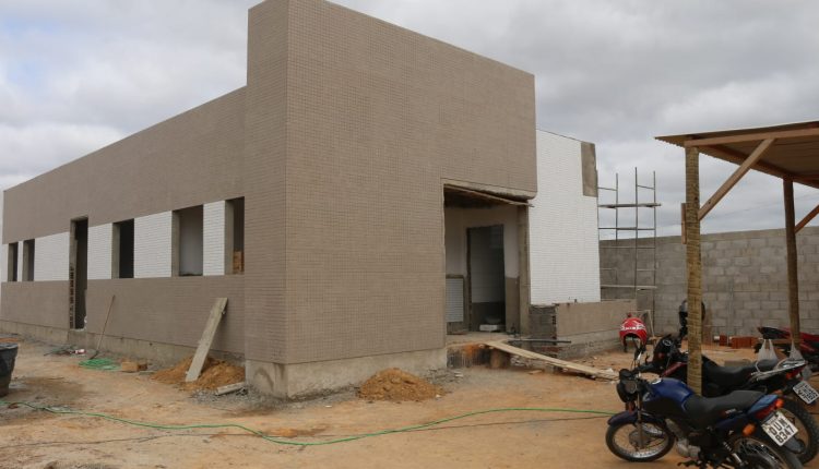 Obras da nova delegacia civil e militar de Aracatu avançam rapidamente