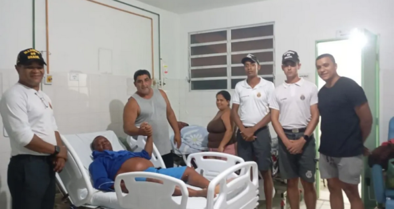 Homem nada por 48 horas para salvar filho e irmão após naufrágio na Bahia