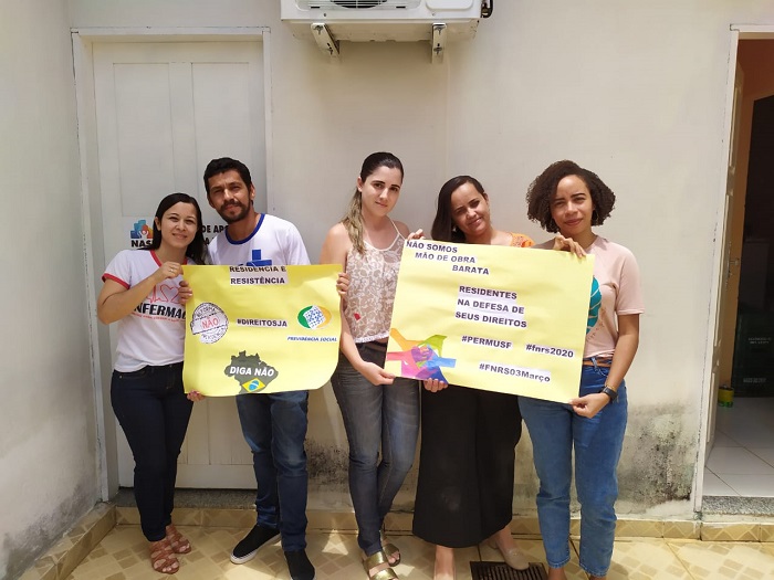 Dom Basílio: Residentes de saúde protestam após corte em bolsas