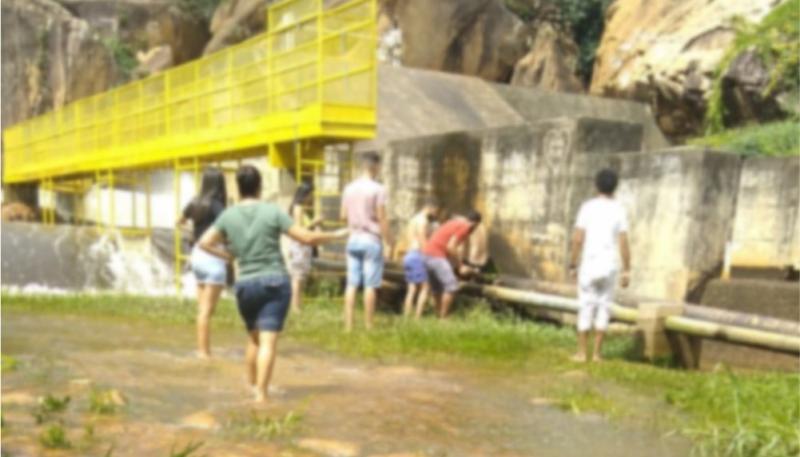 Banhista fica com perna presa entre canos na ‘barraginha’ em Livramento de Nossa Senhora
