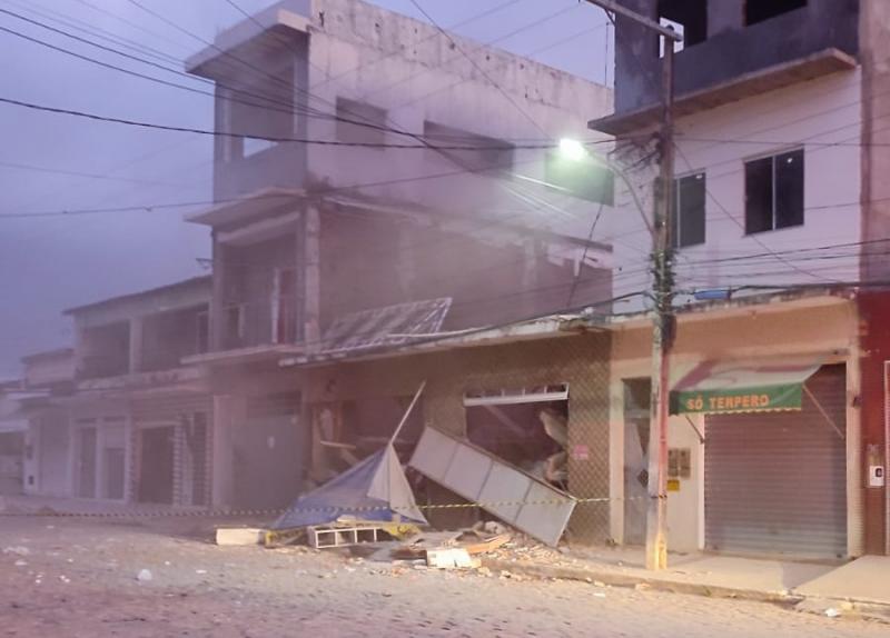 Três vítimas fatais já foram resgatadas após desabamento de prédio em Tanhaçu; padeiro segue desaparecido