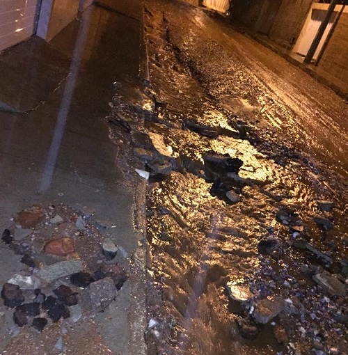 Moradores ficam 'presos' em casa após chover muito em Brumado; ruas estavam sem manutenção 