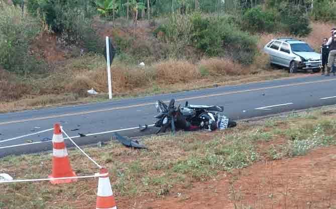 Homem morre após colisão entre carro e moto na Ba - 148, saída de Brumado para Livramento de Nossa Senhora