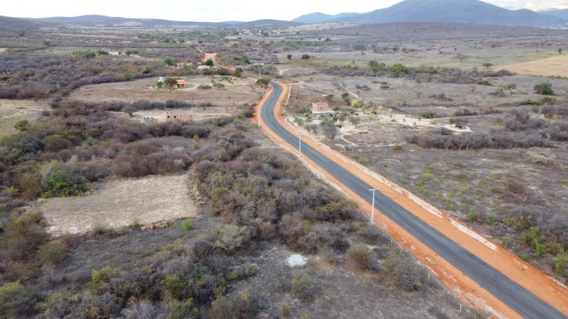 Brumado: Acesso do Junco I ao Tamburil está recebendo pavimentação asfáltica e construção de ponte