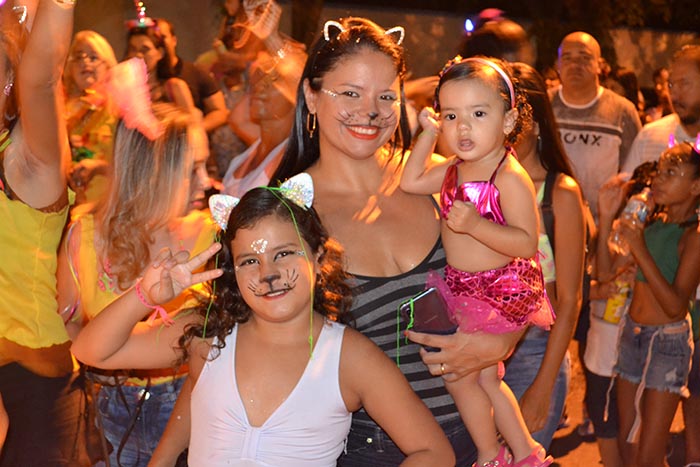 Para celebrar o carnaval, bloquinho da ENSF saiu às ruas com grande público em Brumado