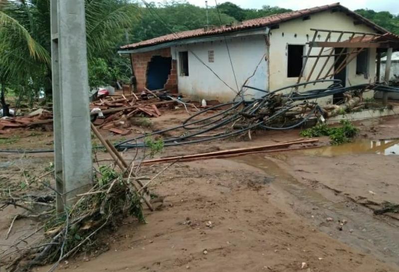 Chuva causa estragos na zona rural de Aracatu; doações estão sendo arrecadadas