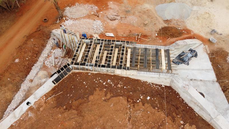 Brumado: Acesso do Junco I ao Tamburil está recebendo pavimentação asfáltica e construção de ponte