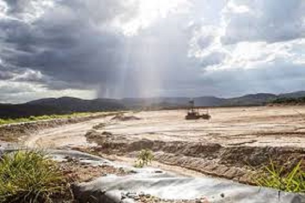 Em ruínas, a barragem de maior risco em Minas Gerais