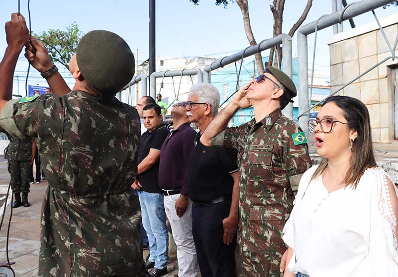 Sem desfile cívico devido a crise financeira, Brumado realiza troca e hasteamento da bandeira em celebração a Independência do Brasil