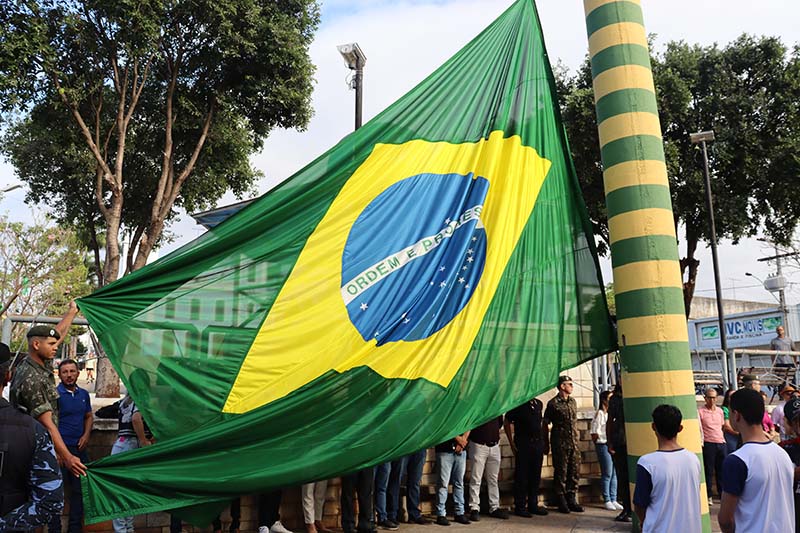 Sem desfile cívico devido a crise financeira, Brumado realiza troca e hasteamento da bandeira em celebração a Independência do Brasil