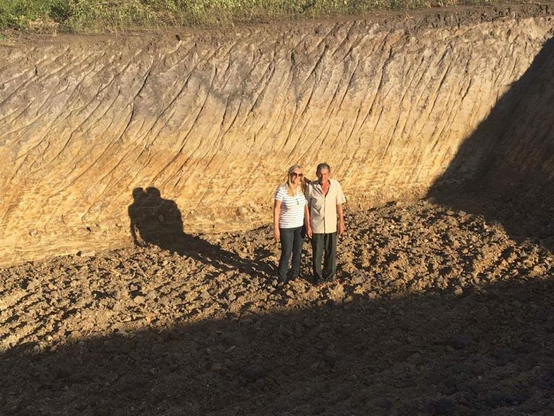 Prefeita de Malhada de Pedras faz vistoria de construção de aguada na zona rural do município