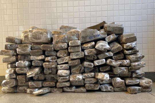 Polícia Militar apreende100kg de maconha em Oliveira dos Brejinhos