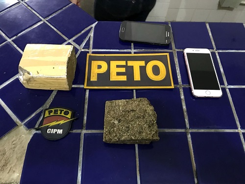 Guarnição da PETO apreende maconha perto de restaurante e 4 pessoas são conduzidas a delegacia