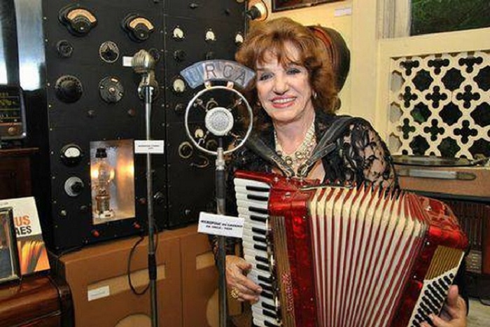 Morre aos 88 anos a cantora Adelaide Chiozzo, que deu voz a 'Beijinho doce'