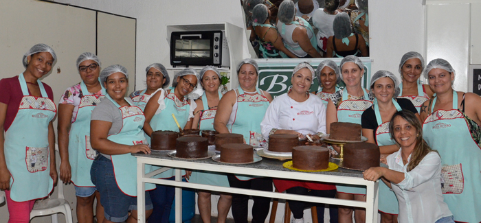 Curso de confeitaria promovido pela Bella vista atrai pessoas de Brumado e região