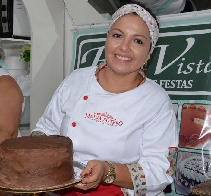 Curso de confeitaria promovido pela Bella vista atrai pessoas de Brumado e região