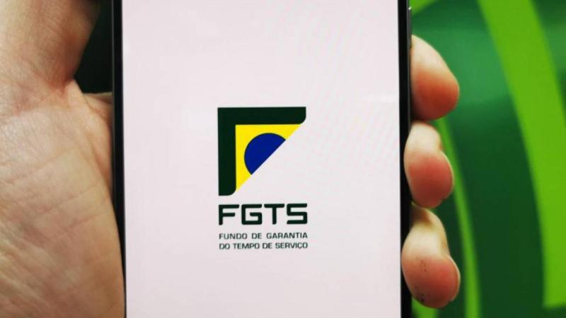 Bolsonaro sanciona, com vetos, nova lei do FGTS; limite do saque imediato passa a ser R$ 998