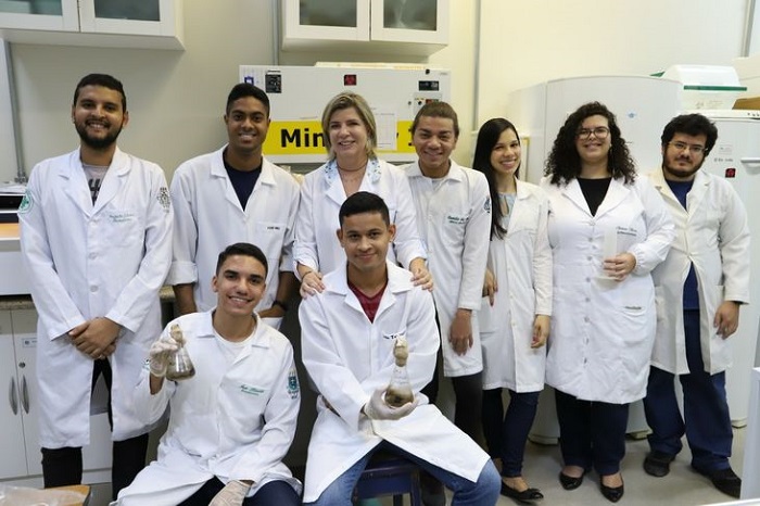 Pesquisadores baianos desenvolvem estudo para degradar petróleo