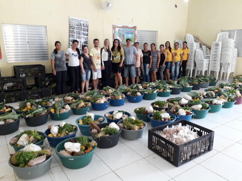 Prefeita de Malhada de Pedras visita Cras e acompanha entrega de alimentos do PAA a famílias carentes