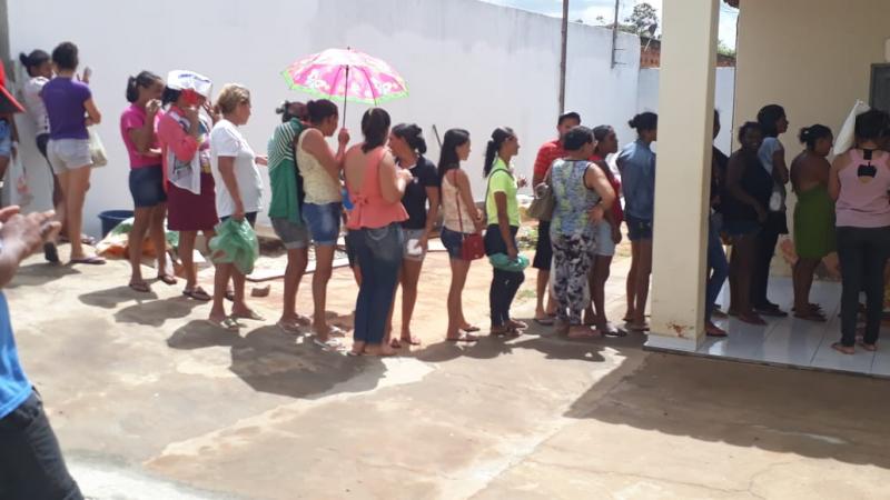 Prefeita de Malhada de Pedras visita Cras e acompanha entrega de alimentos do PAA a famílias carentes