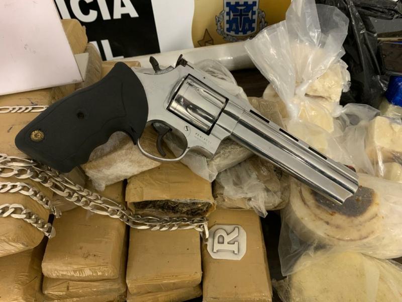 Com uso de drones, polícia apreende R$ 54 mil e 24 kg de drogas em Eunápolis 