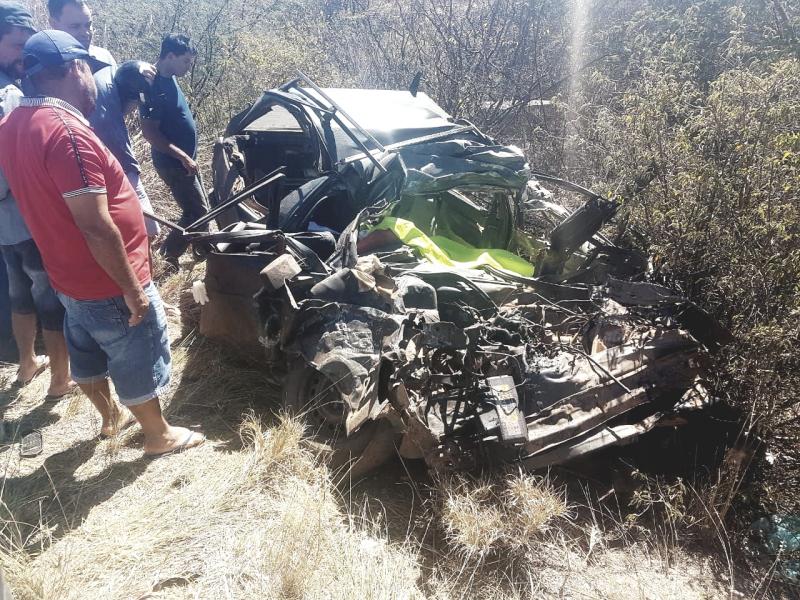 Rio - antoniense morre em grave acidente em Ibitira; carro de passeio colidiu com uma carreta