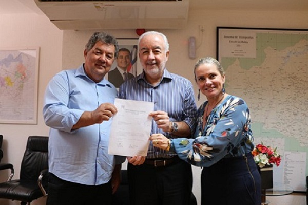 Deca e Ivana Bastos solicitam obras de iluminação e pavimentação asfáltica para Rio do Antônio