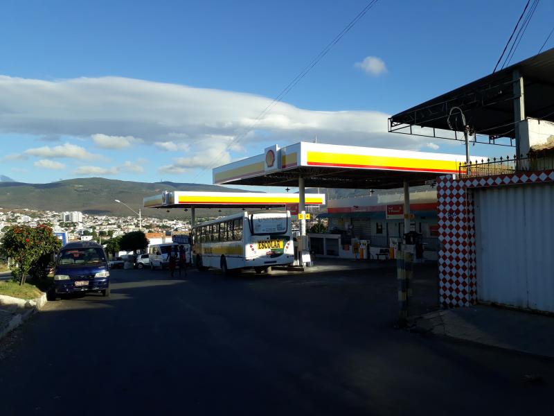 Brumado: Caminhoneiros mantêm trevo da BR – 030 com a BA – 262 bloqueado; álcool e gasolina já começam a faltar em alguns postos