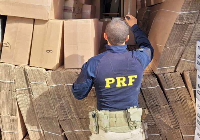 PRF apreende carga com cerca de 750 mil maços de cigarros contrabandeados em Urandi