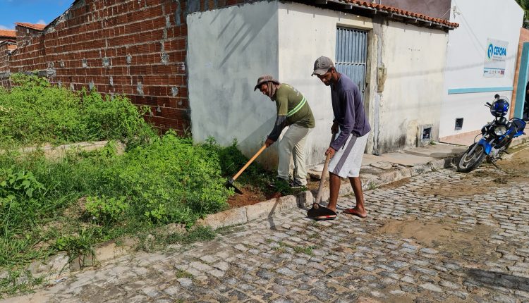 Prefeitura de Aracatu inicia limpeza urbana após período chuvoso