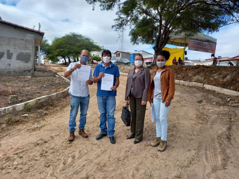 Aracatu: Prefeito entrega mais duas ordens de serviço as empresas responsáveis pela ampliação do Hospital Municipal Felinto da Silveira Maia