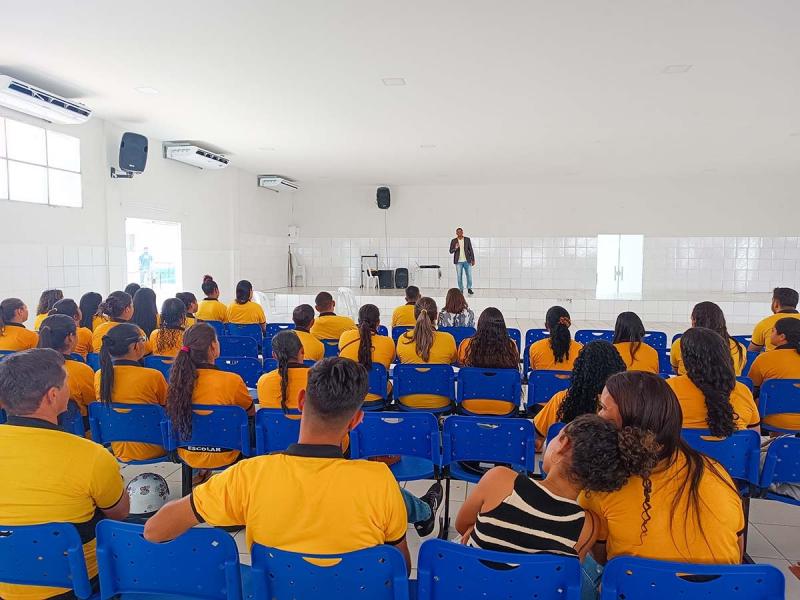 Monitores em ônibus escolares proporcionam mais segurança aos alunos de Brumado