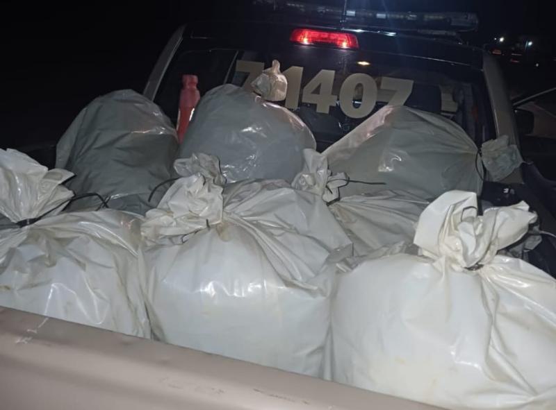 Após perseguição, Polícia Rodoviária Estadual apreende 80kg de maconha na BA-026