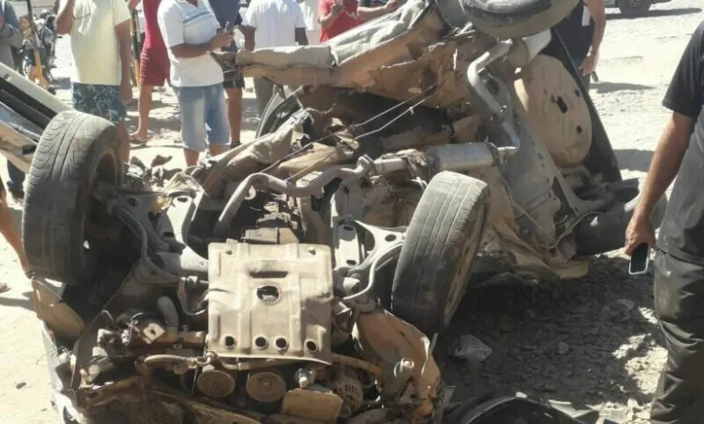 Carro fica destruído e condutor saí ileso após acidente com locomotiva em Tanhaçu  
