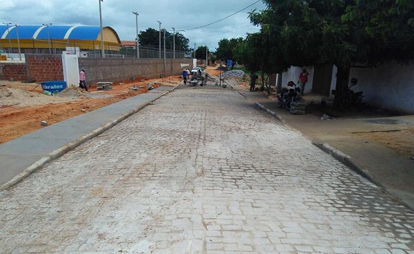 Guajeru: obras de Pavimentação da Praça de Esportes Luiz Cabral segue em andamento