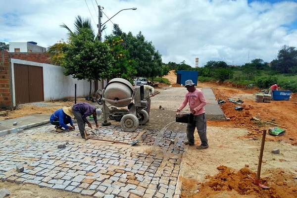 Guajeru: obras de Pavimentação da Praça de Esportes Luiz Cabral segue em andamento