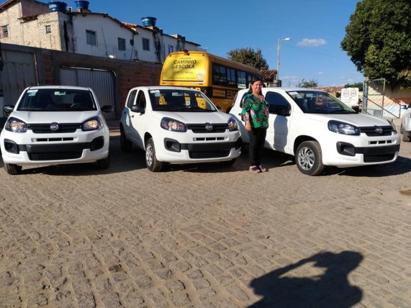 Prefeitura de Aracatu adquire três novos veículos para a frota municipal