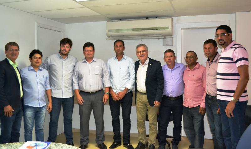 Deputado e lideranças de Encruzilhada buscam solucionar o abastecimento de água