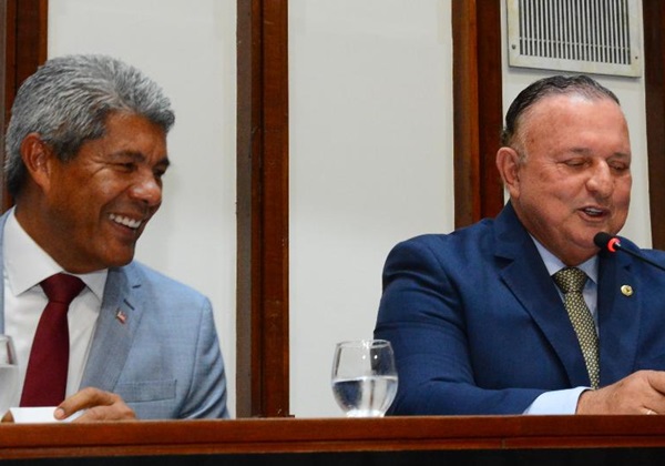 Jerônimo envia projeto de reajuste salarial do servidores públicos à Alba