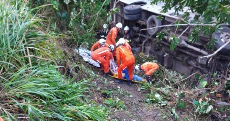 Quatro pessoas morrem e mais de 20 ficam feridas em grave acidente de ônibus na Bahia